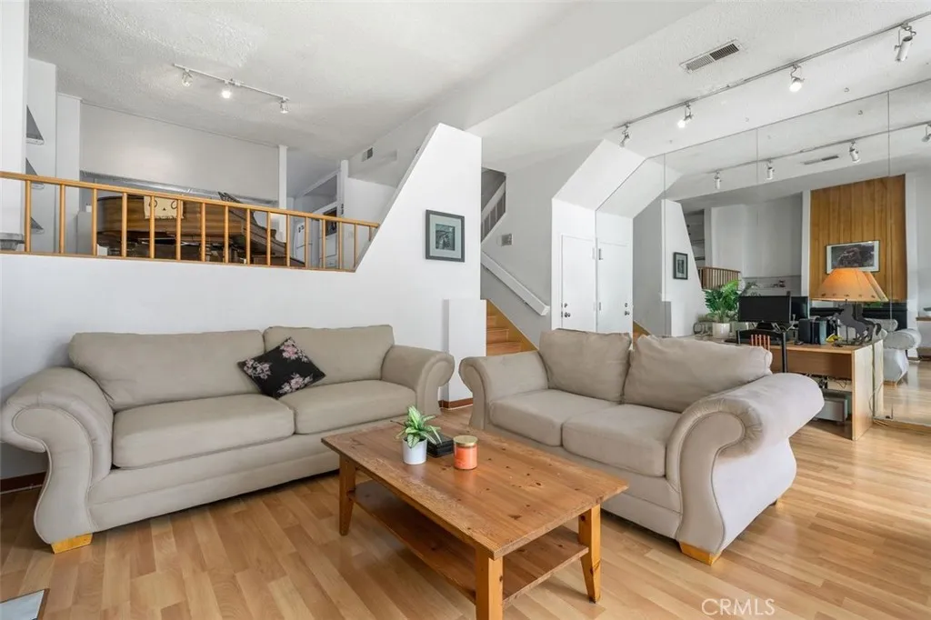 Additional image 2 of 4916 McConnell Avenue, Los Angeles, CA 90066