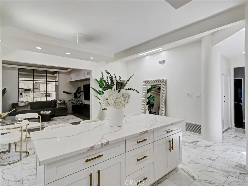 Additional image 38 of 4557 Don Timoteo Drive, Los Angeles, CA 90008