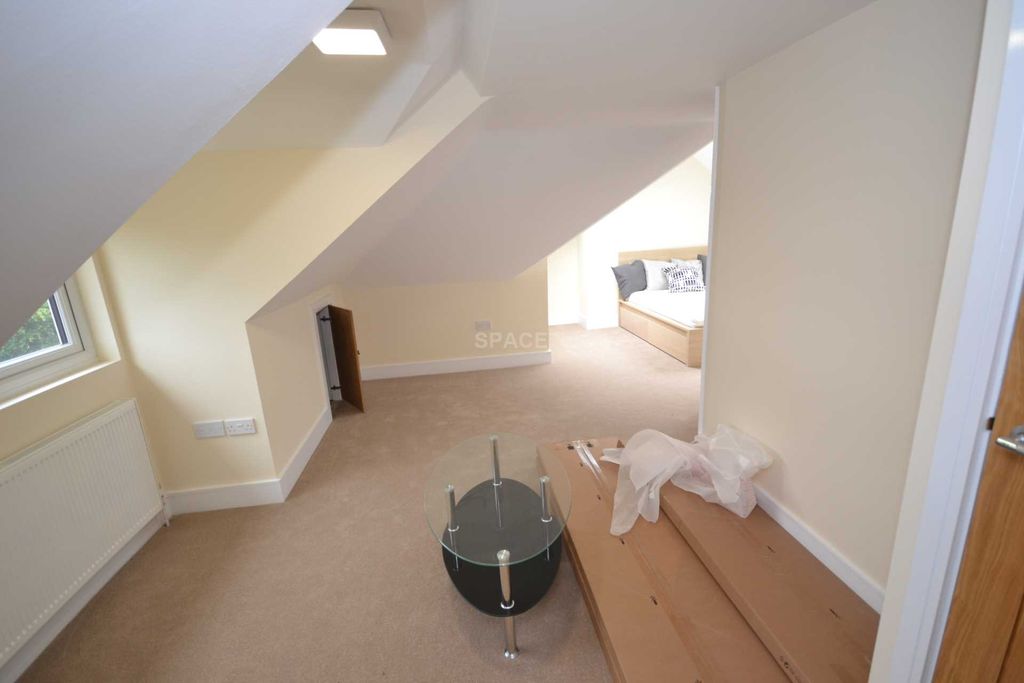 Additional image 6 of Room to rentChurch Road, Reading, Berkshire, - Room 8 RG6