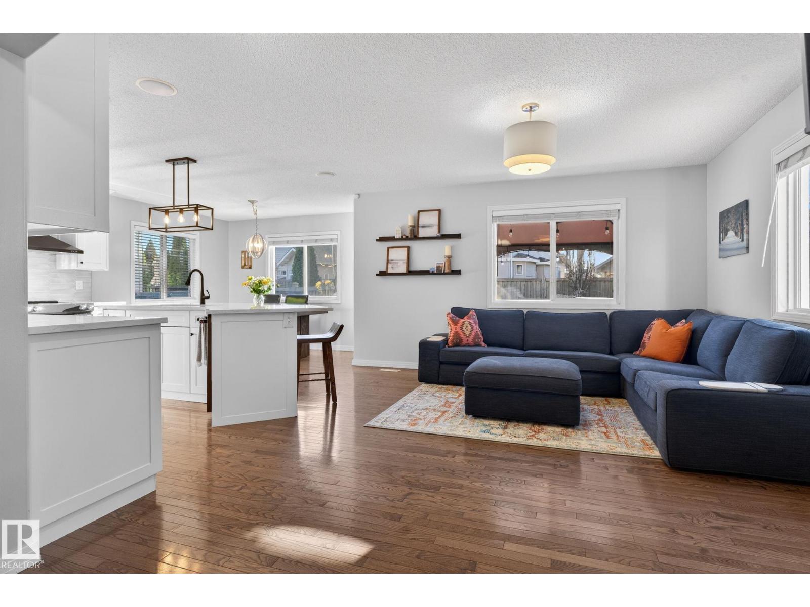 Additional image 2 of 5112 206 Street NW, Edmonton, AB, T6M0C5