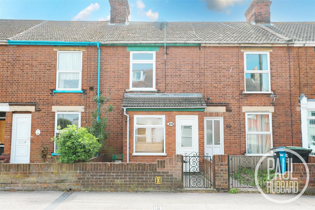 3 bed terraced house to rentSt. Peters Street, Lowestoft NR32