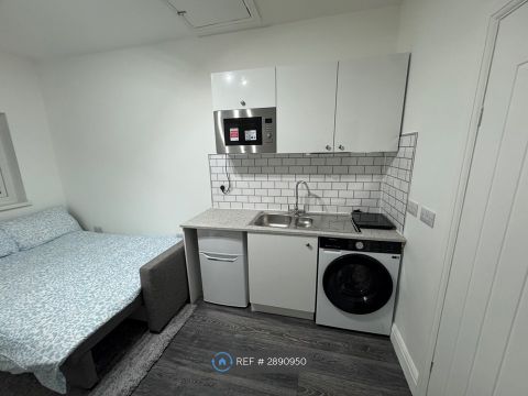 Heath Park Drive, Cardiff CF14, Studio to rent