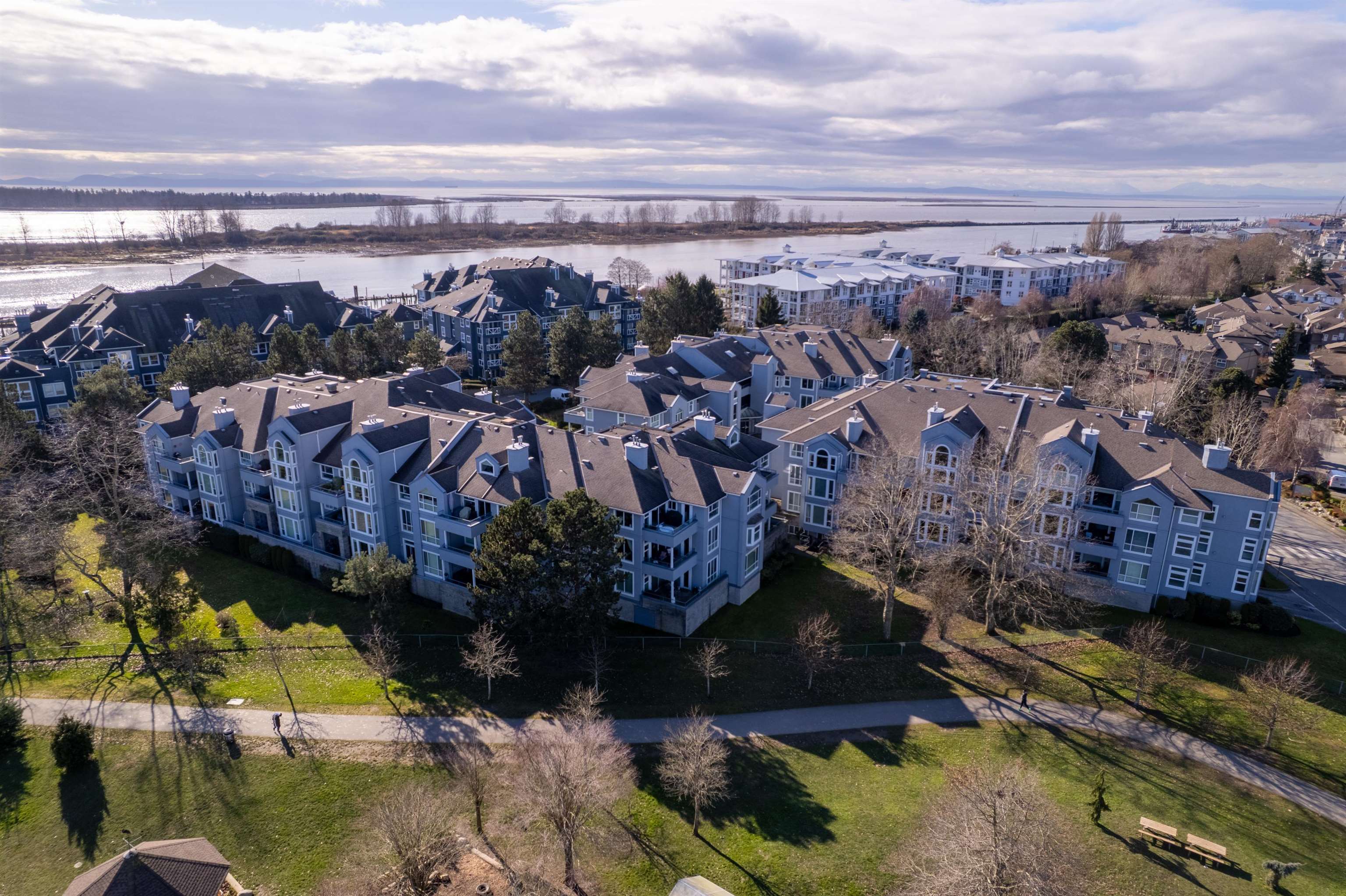 221-12873 Railway Avenue, Richmond, BC, V7E 6K3
