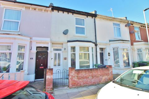 Paulsgrove Road, North End PO2