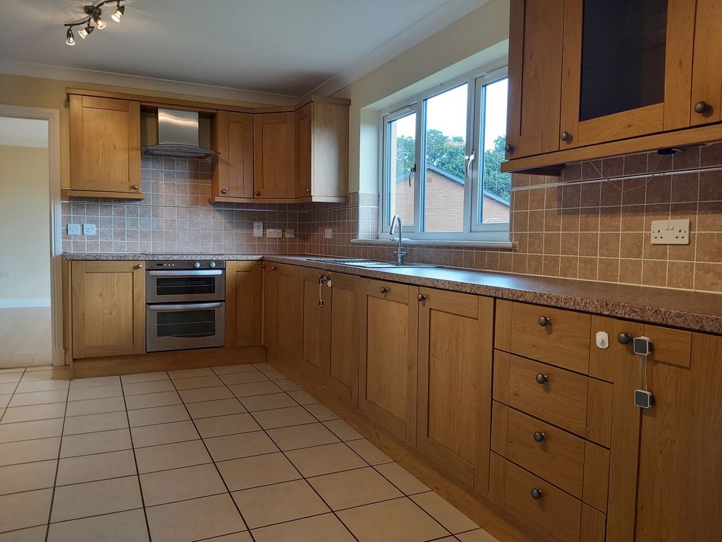 Additional image 2 of 4 bed detached house to rentForest Road, Lampeter SA48
