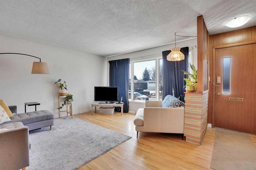 Additional image 4 of 36 Malibou Road SW, Calgary, AB, T2V1W8
