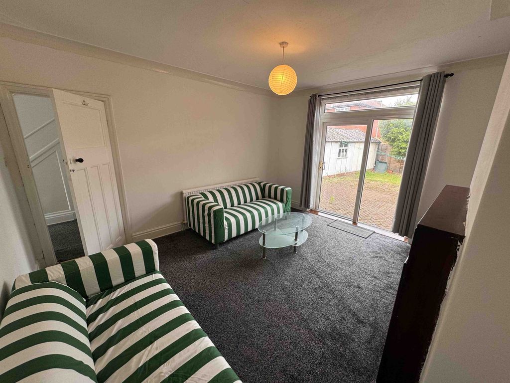 Additional image 3 of 4 bed semi-detached house to rentSt Annes Road, Headingley, Leeds LS6