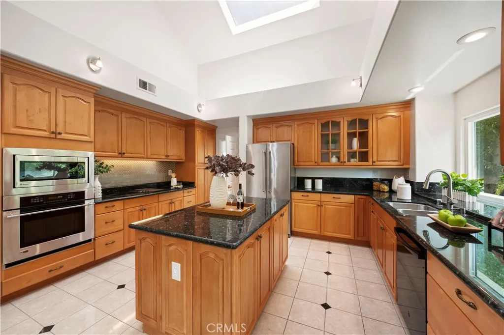 Additional image 20 of 2 Saros Unit 70, Irvine, CA 92603