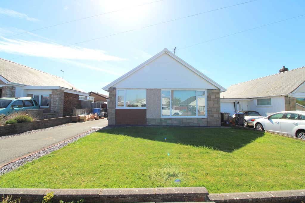 3 bed bungalow to rentGareth Close, Clwyd LL18