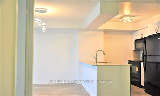 Additional image 4 of 809-151 Village Green Square, Toronto, ON, M1S 0K5