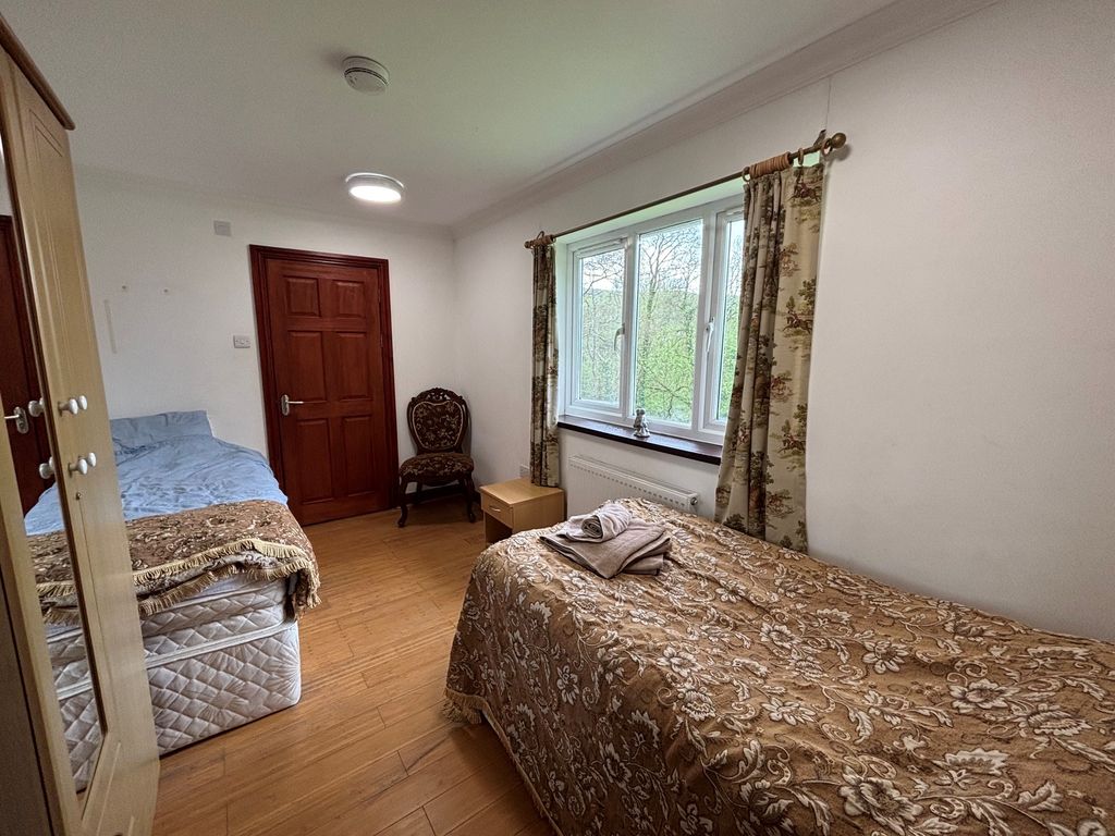 Additional image 13 of 6 bed detached house to rentTabernacle Road, Ammanford SA18