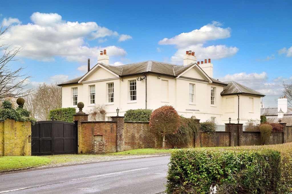 6 bed detached house to rentChurch Road, Penn HP10