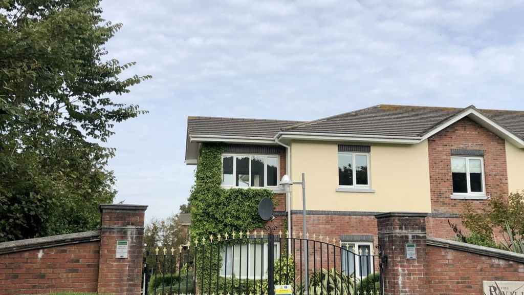 2 bed flat to rentApt. 7 The Pavilions, Fairway Drive, Ramsey IM8
