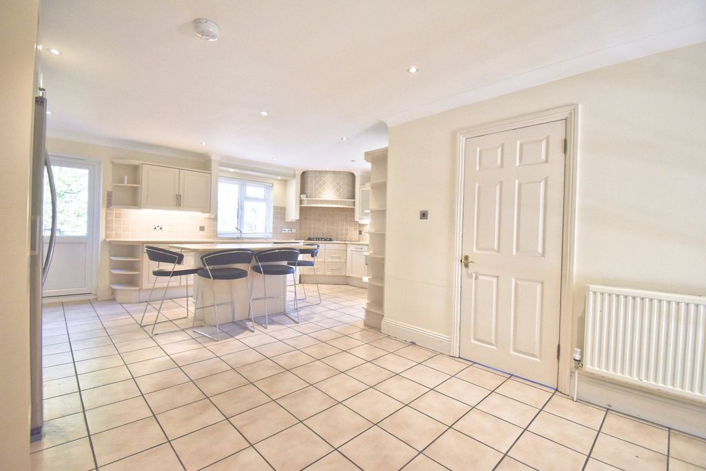 Additional image 4 of 5 bed detached house to rentBeech Close, Cobham KT11