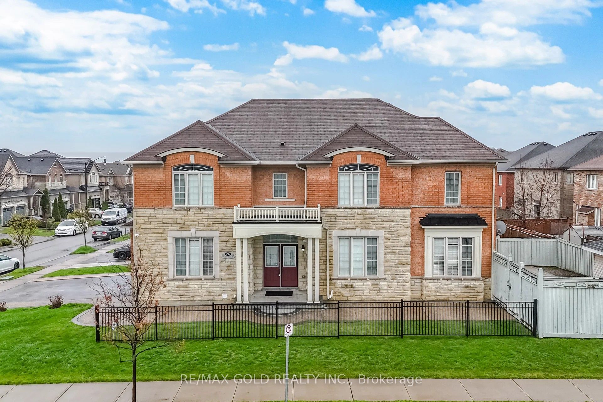 26 Drummondville Drive, Brampton, ON, L6P 3M9