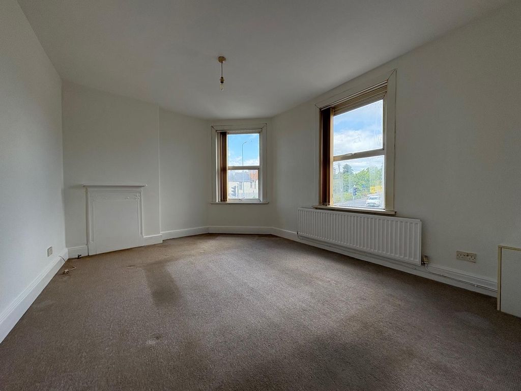 2 bed flat to rentAndrew Road, Penarth CF64 photo 3
