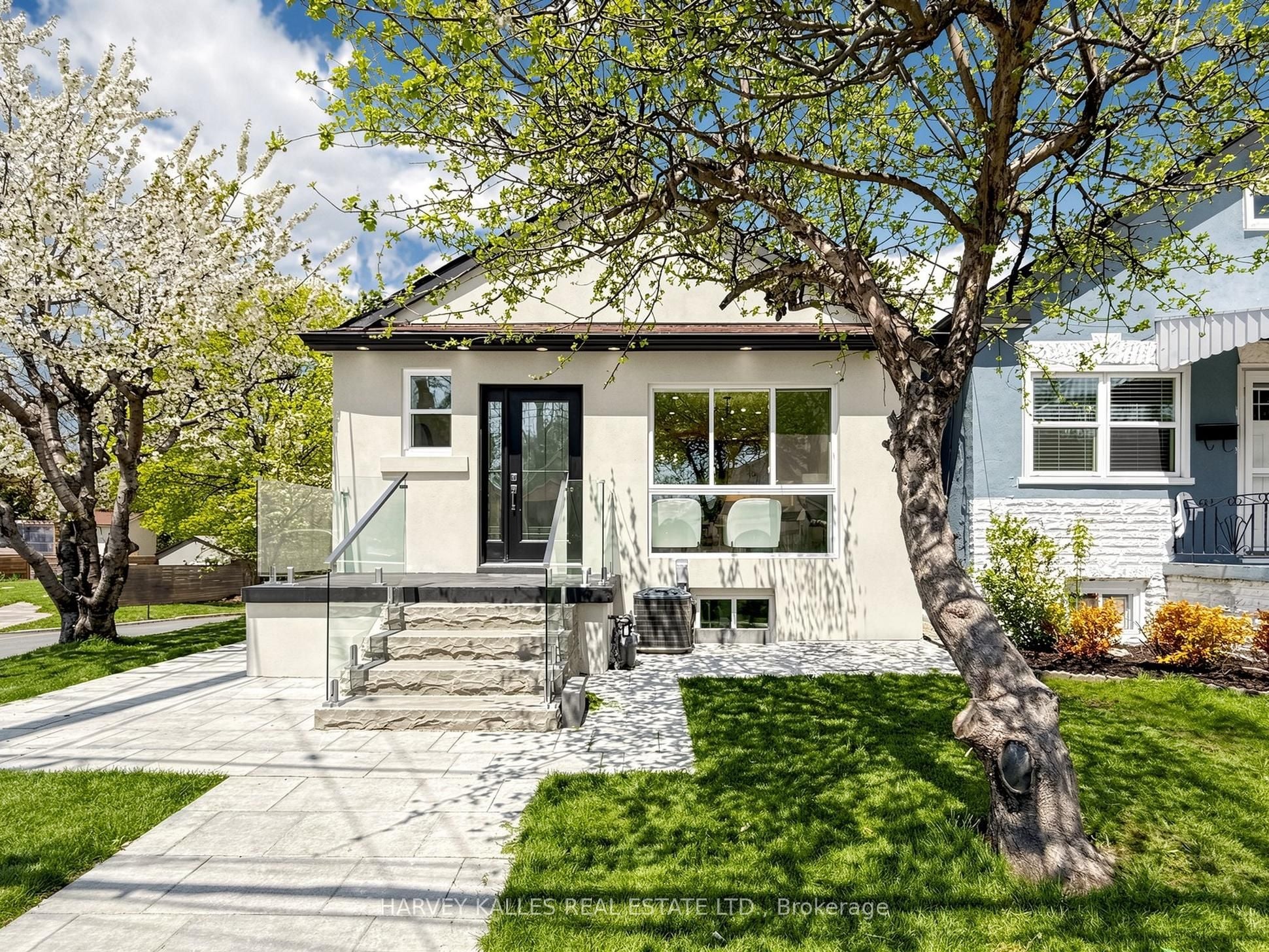 982 Cosburn Avenue, Toronto, ON, M4C 2X1