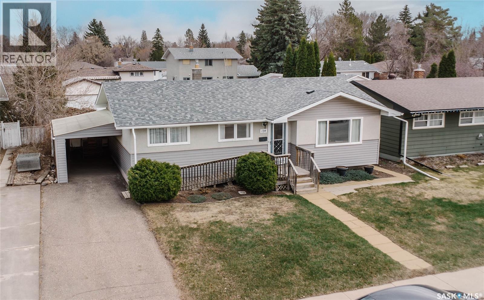 134 MacLean CRESCENT