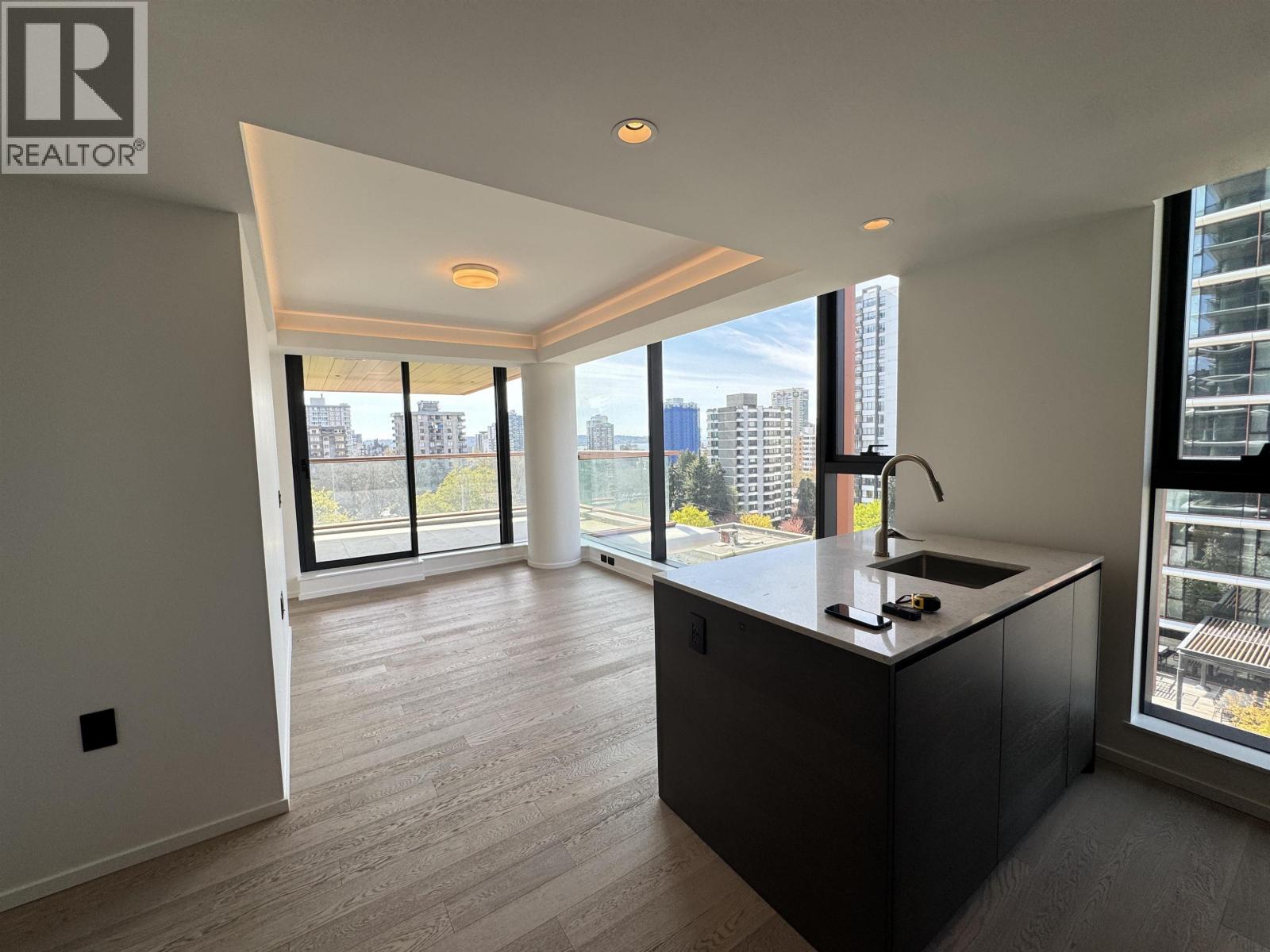 1102 1408 ROBSON STREET