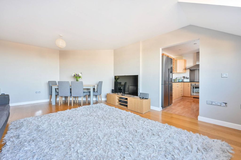 Additional image 3 of 3 bed flat to rentSydenham Road, Guildford GU1