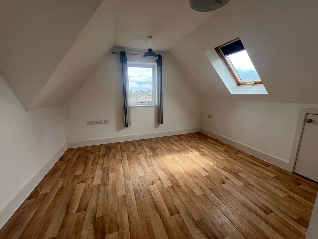 Additional image 3 of 2 bed flat to rentRockingham Road, Newbury RG14