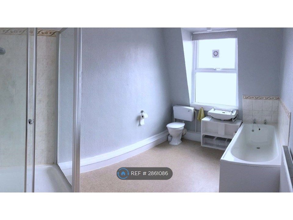 3 bed flat to rentMontpellier Park, Llandrindod Wells LD1 photo 4
