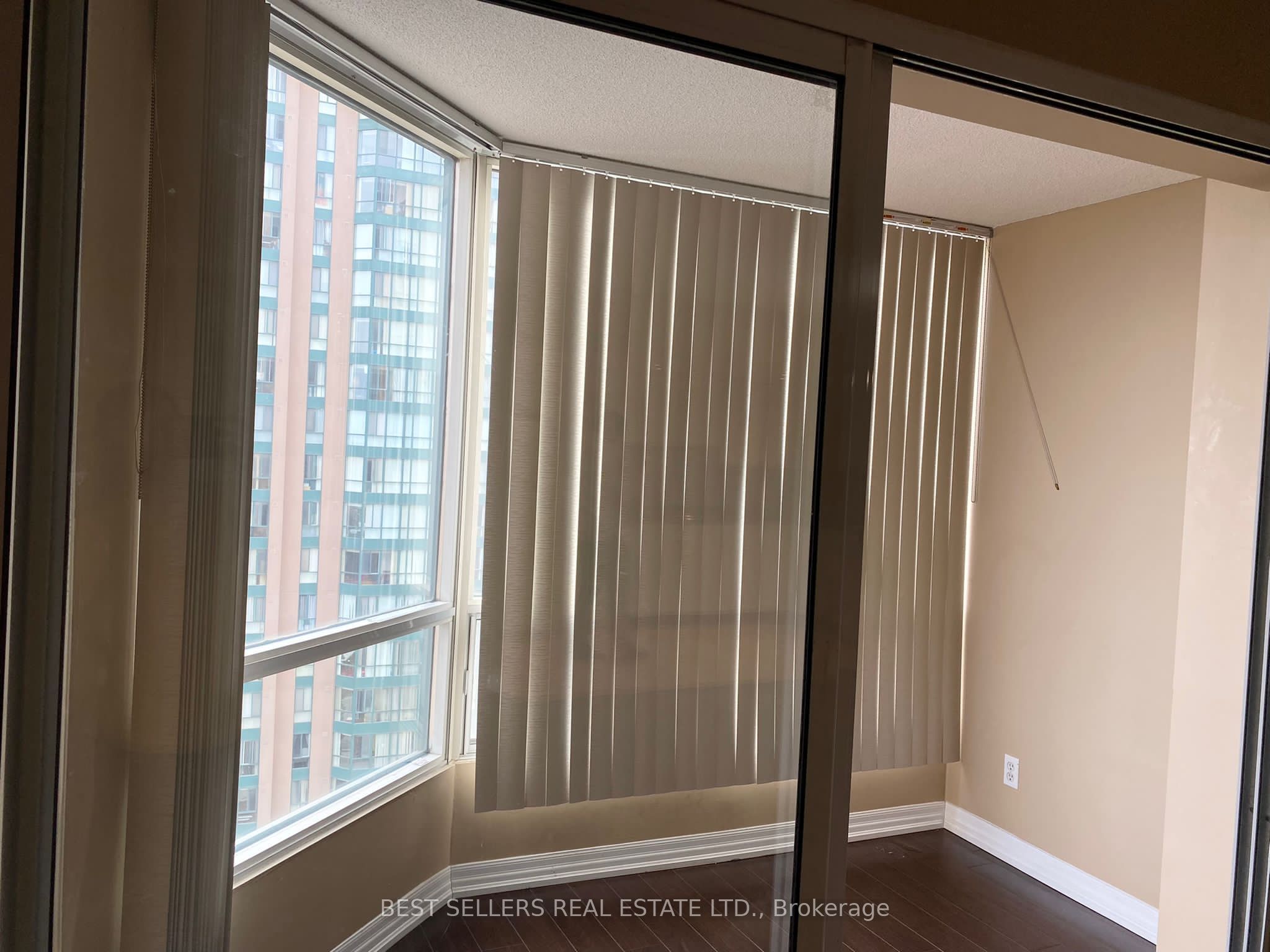 Additional image 3 of 1505-115 Hillcrest Avenue, Mississauga, ON, L5B 3Y9