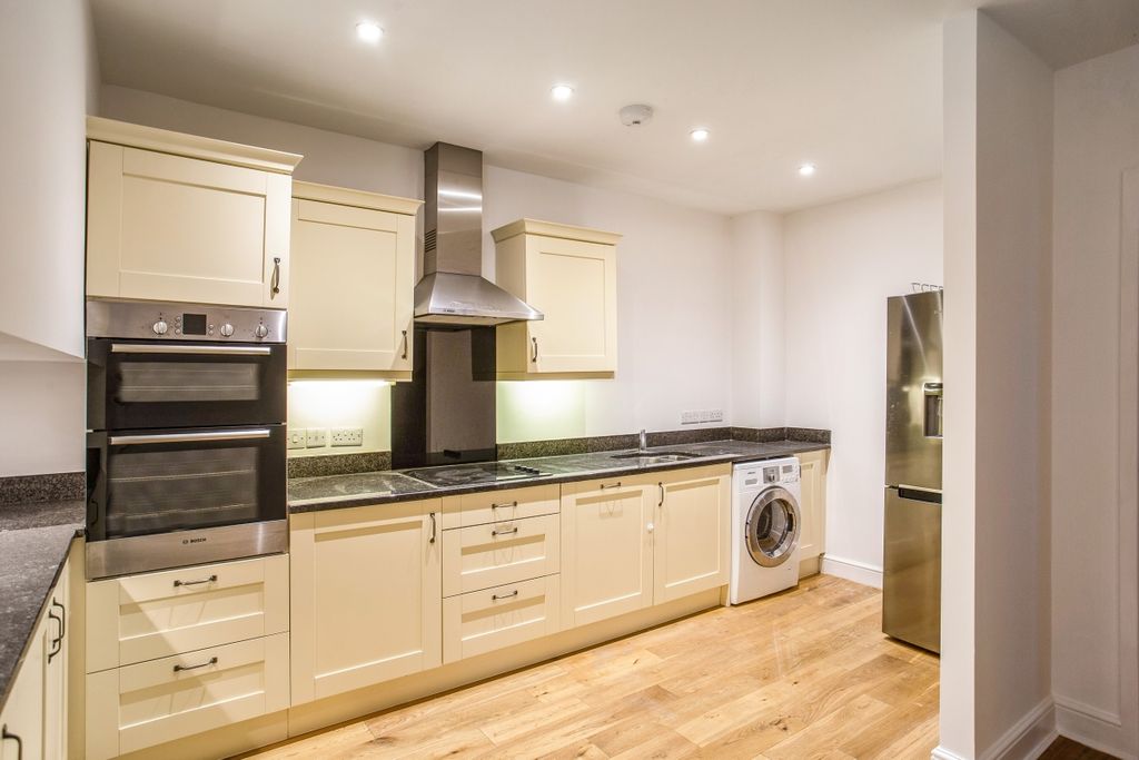 Additional image 2 of 3 bed flat to rentVictoria Place, Cheltenham GL52