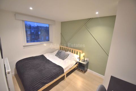 Room 6, Radstock Road, Reading RG1, Room to rent