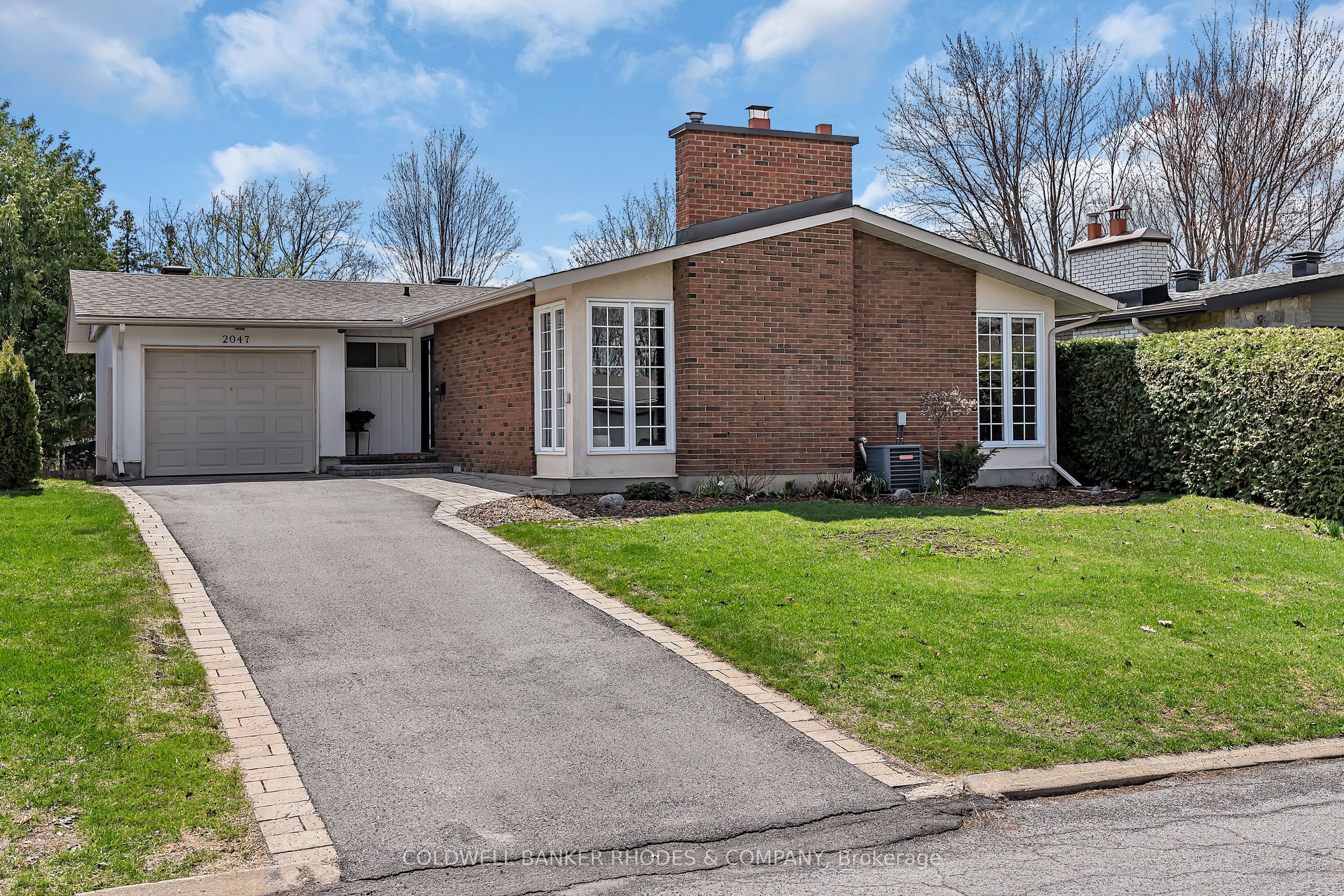 2047 Woodglen Crescent, Ottawa, ON, K1J 6G6