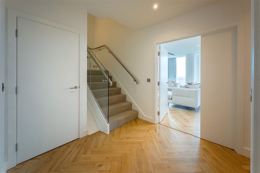 3 bed flat to rentElizabeth Tower M15 photo 4