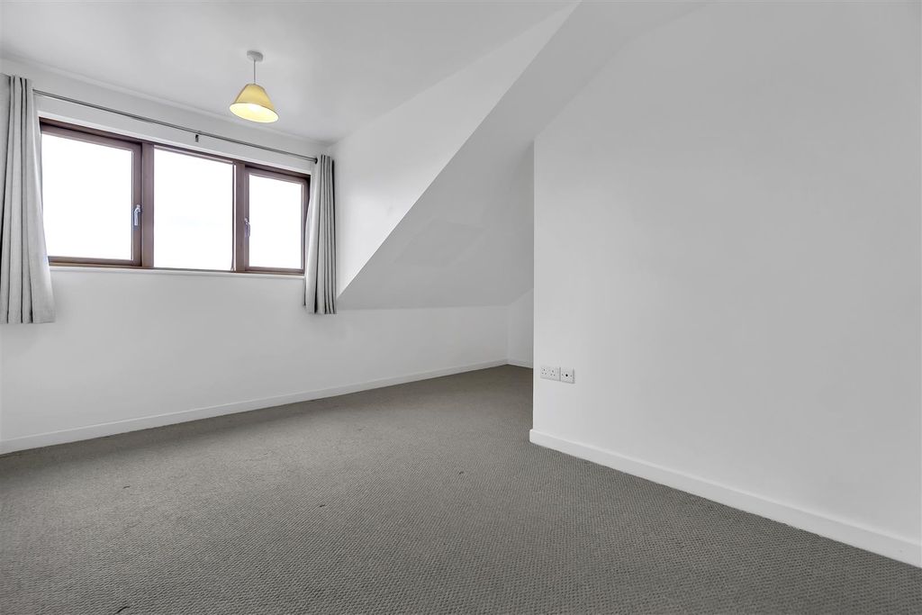Additional image 17 of 5 bed property to rentSouthmead Road, Westbury-On-Trym, Bristol BS10