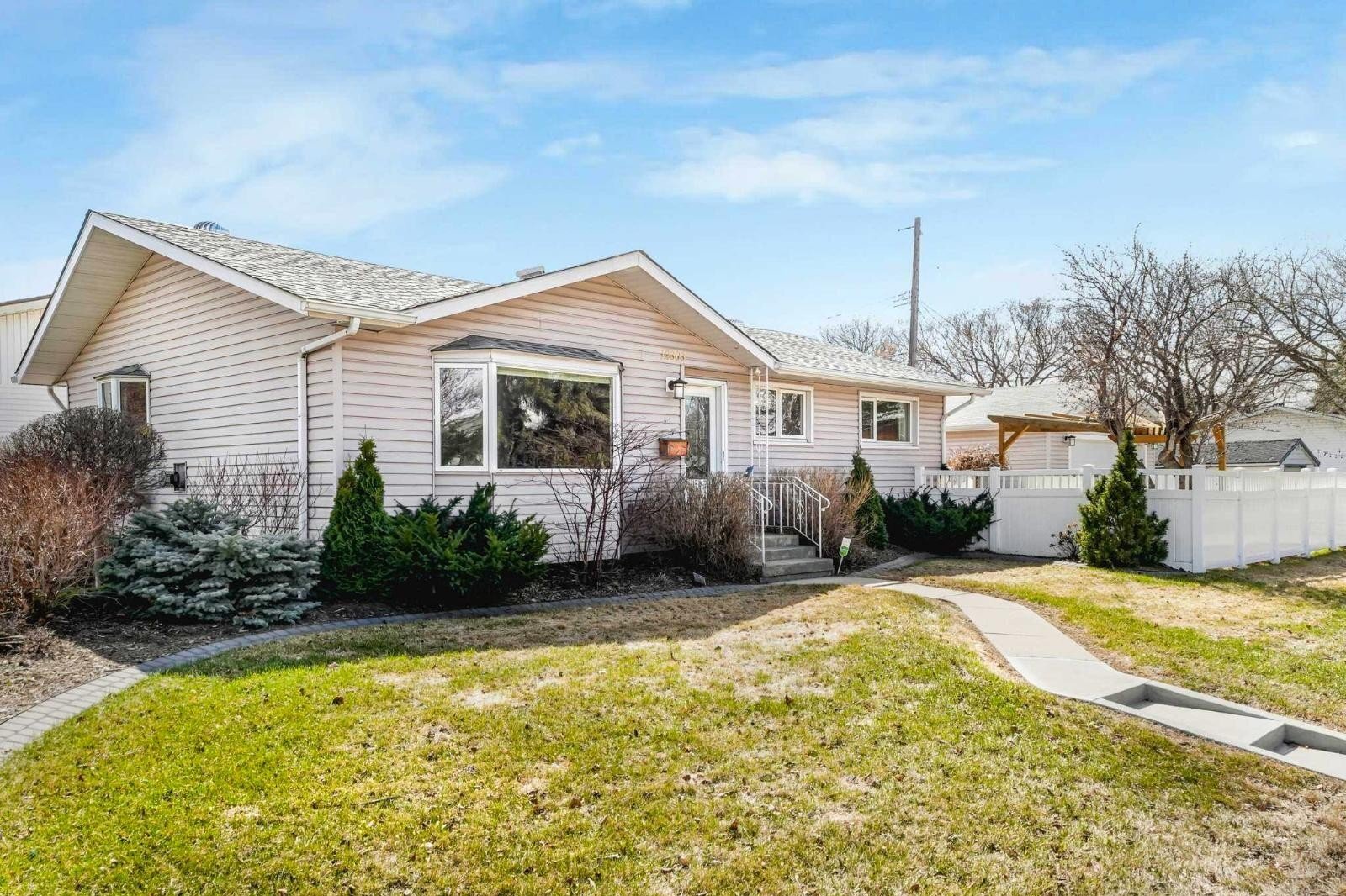 Additional image 8 of 12303 131 Avenue NW, Edmonton, AB, T5L3M9