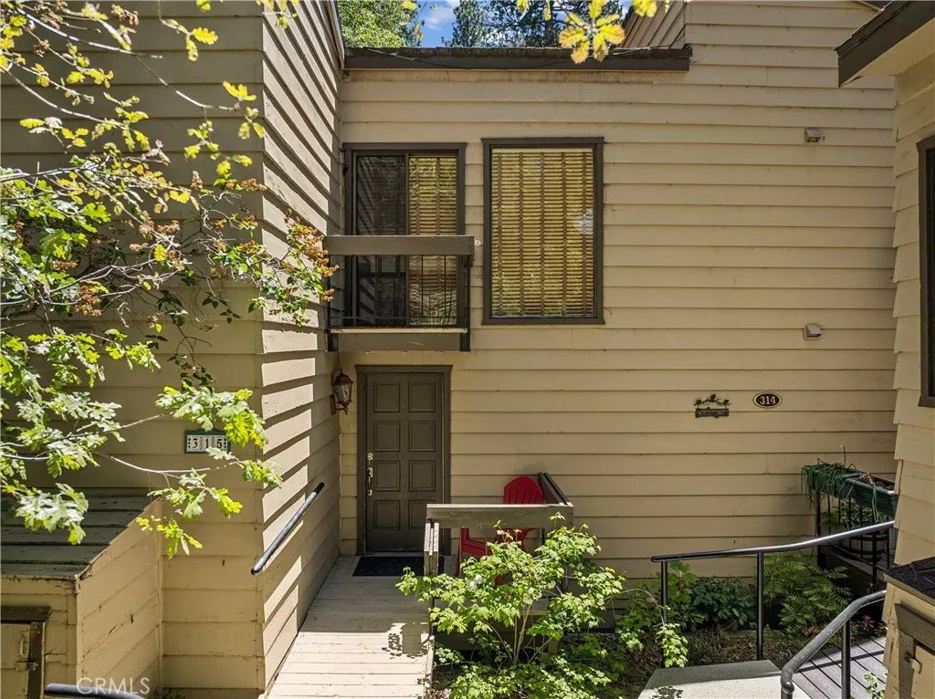 Additional image 2 of 27821 Peninsula Dr N Unit 315, Lake Arrowhead, CA 92352