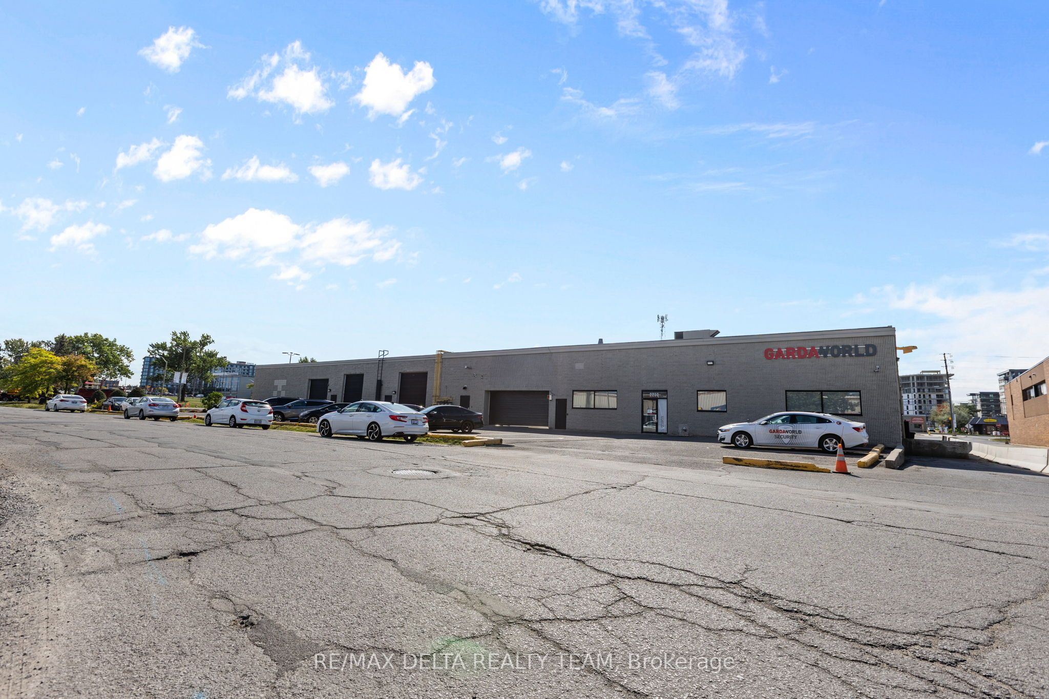 Additional image 2 of 2250 Gladwin Crescent, Ottawa, ON, K1G 3V4