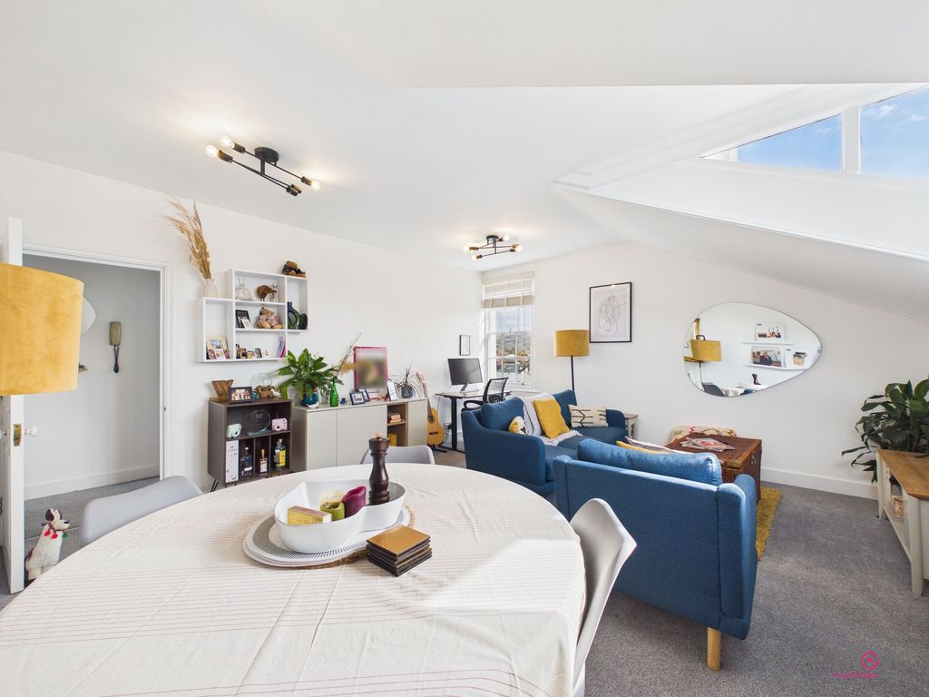 Additional image 7 of 2 bed flat for salePittville Crescent, Cheltenham GL52