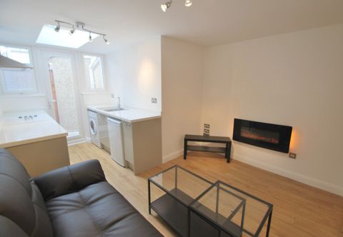 Elm Street, Cardiff CF24
