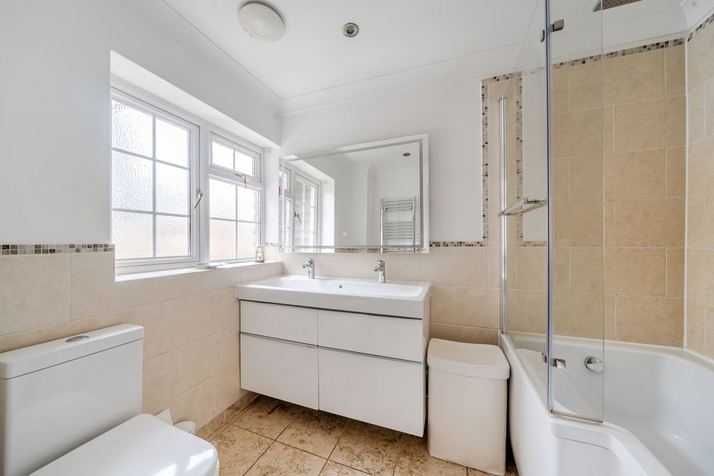 Additional image 7 of 5 bed detached house to rentDrummond Close, Haywards Heath RH16