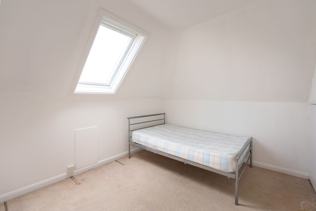 Additional image 8 of 6 bed flat to rentWilbury Crescent, Hove BN3