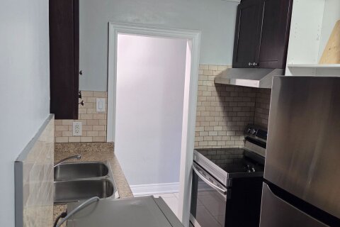 Additional image 8 of 1-21 Scarlett Road, Toronto, ON, M6N 4J5