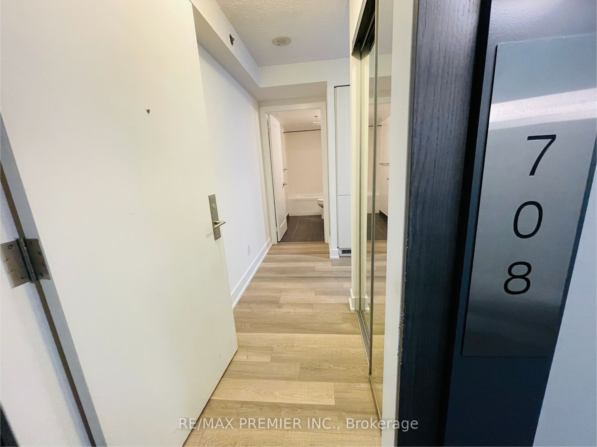 Additional image 2 of 708-318 Richmond Street W, Toronto, ON, M5V 0B4