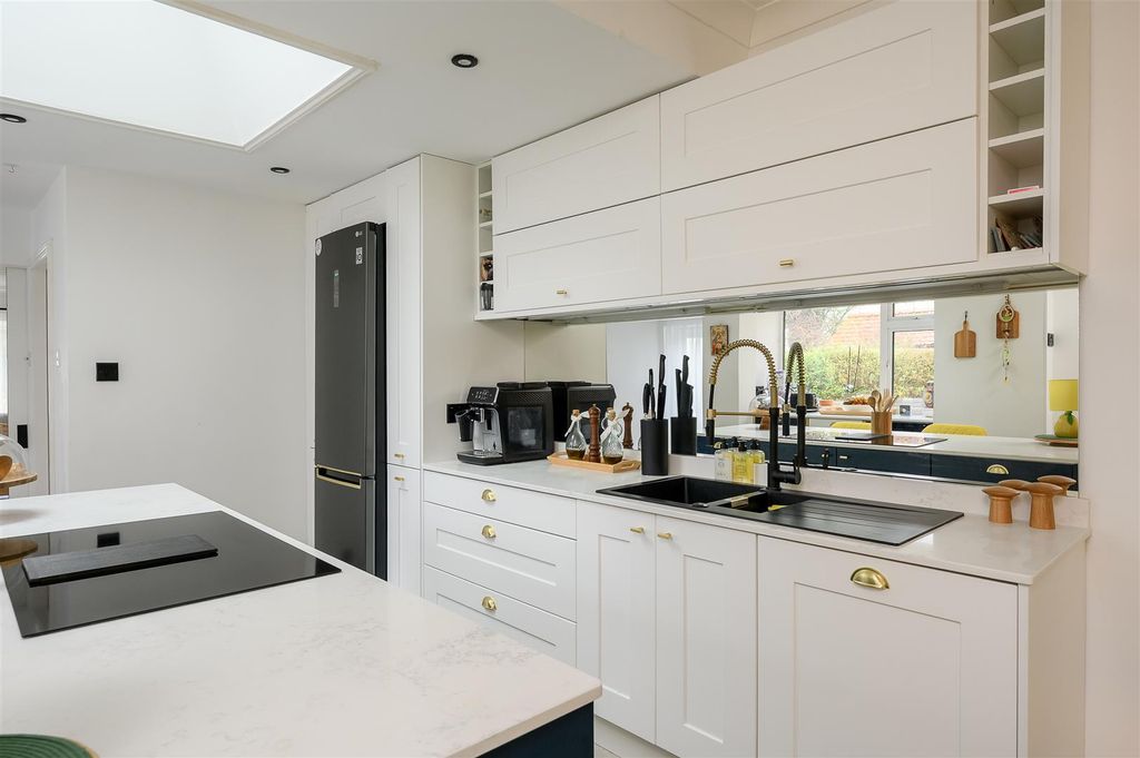 Additional image 13 of 5 bed semi-detached house to rentHopgrove Lane North, Malton Rd, York YO32