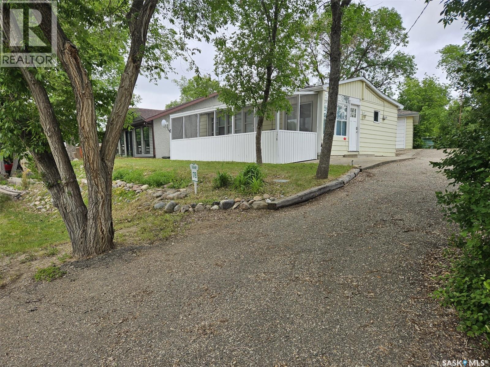 178 Lakeshore DRIVE