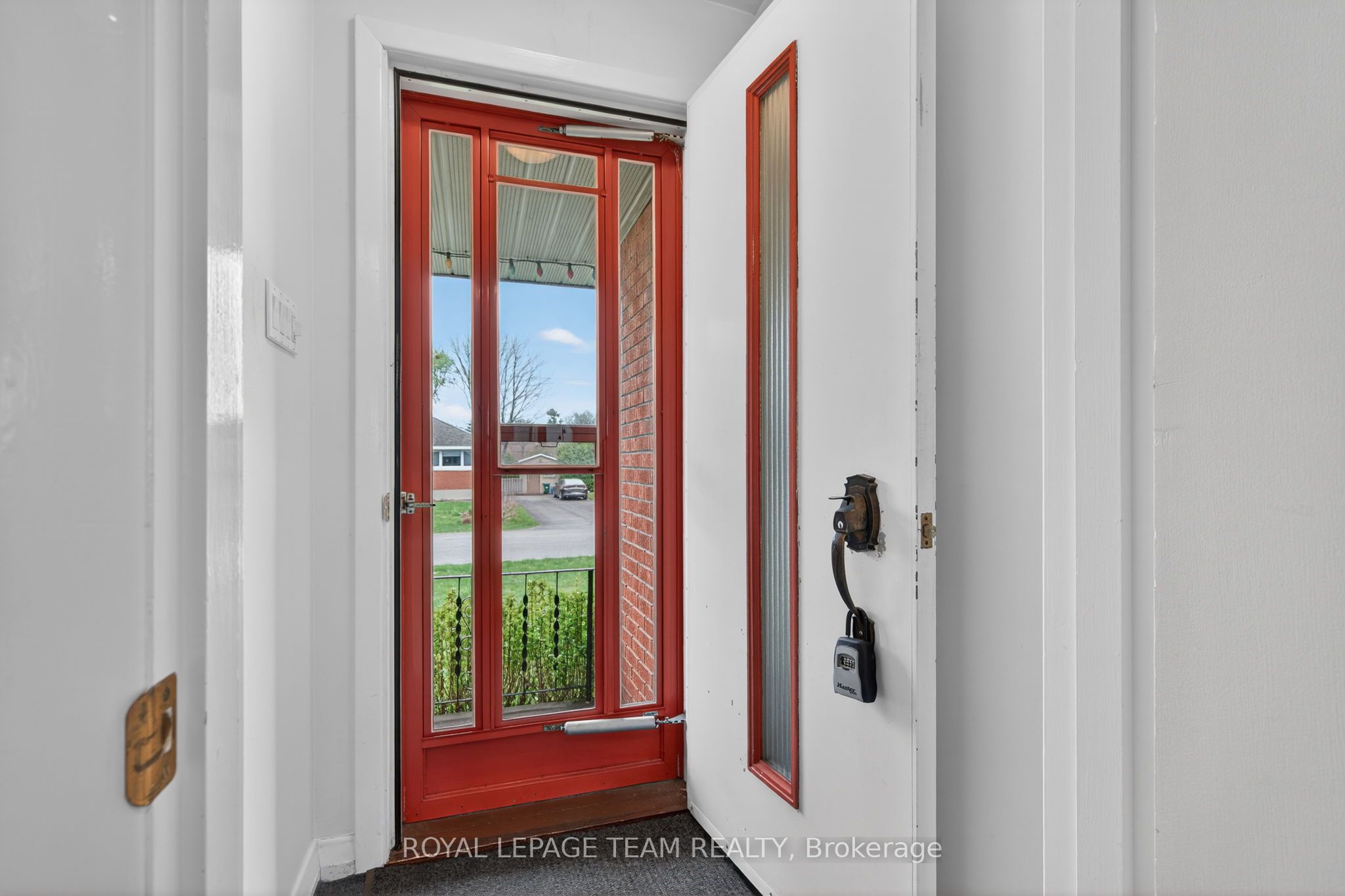 Additional image 4 of 15 Donna Street, Ottawa, ON, K2G 2V5