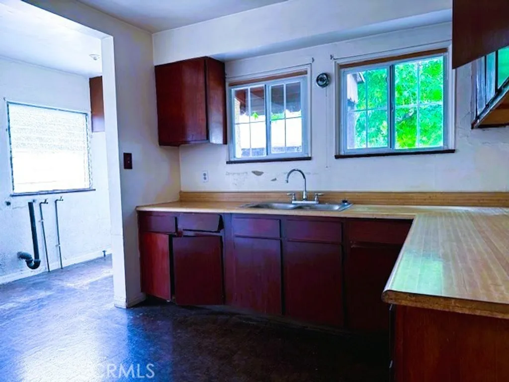 Additional image 8 of 9432 S Hobart Boulevard, Los Angeles, CA 90047