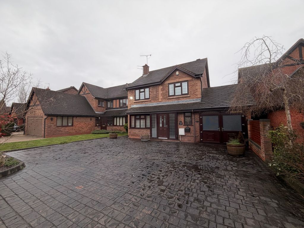 4 bed detached house to rentOldacre Close, Sutton Coldfield B76
