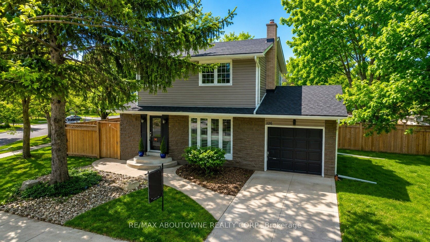 126 Otter Crescent, Oakville, ON, L6H 1E6