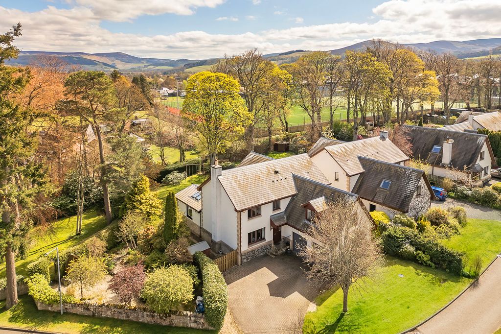 4 bed detached house for sale1 Frankscroft, Peebles EH45