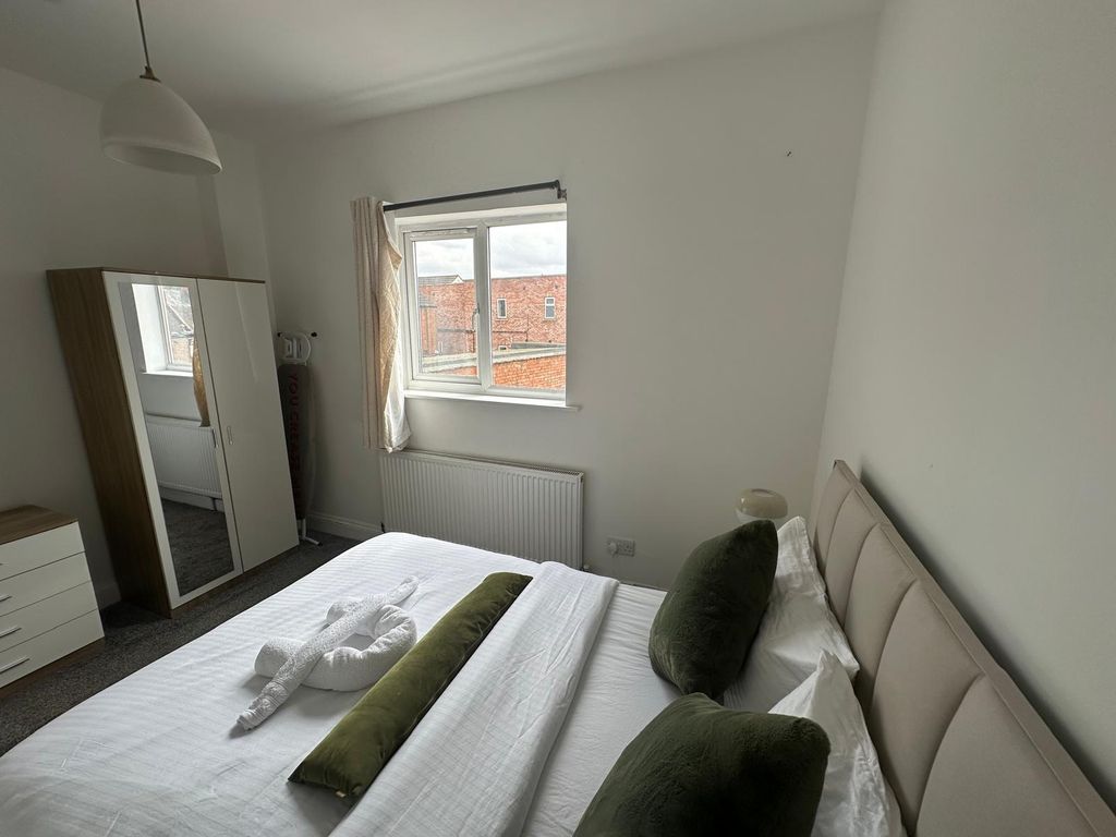 Additional image 5 of 2 bed flat to rentAbington Square, Northamptonshire NN1