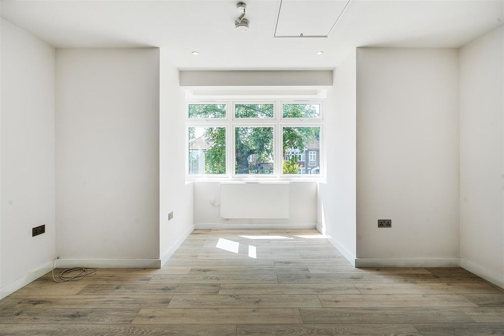 Additional image 4 of 2 bed flat to rentGunnersbury Avenue, London W5